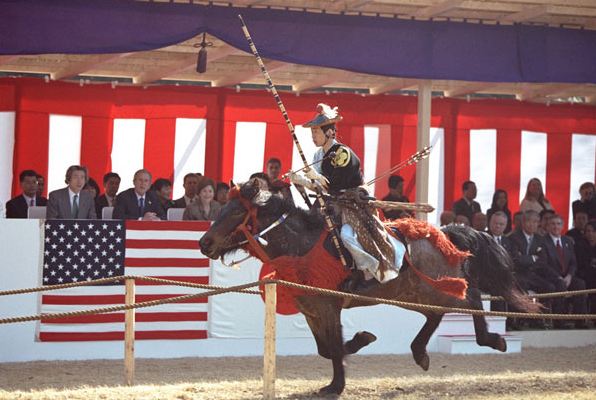 Yabusame match demonstrated in front of former US president George W. Bush