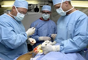 Surgeons conducting operation